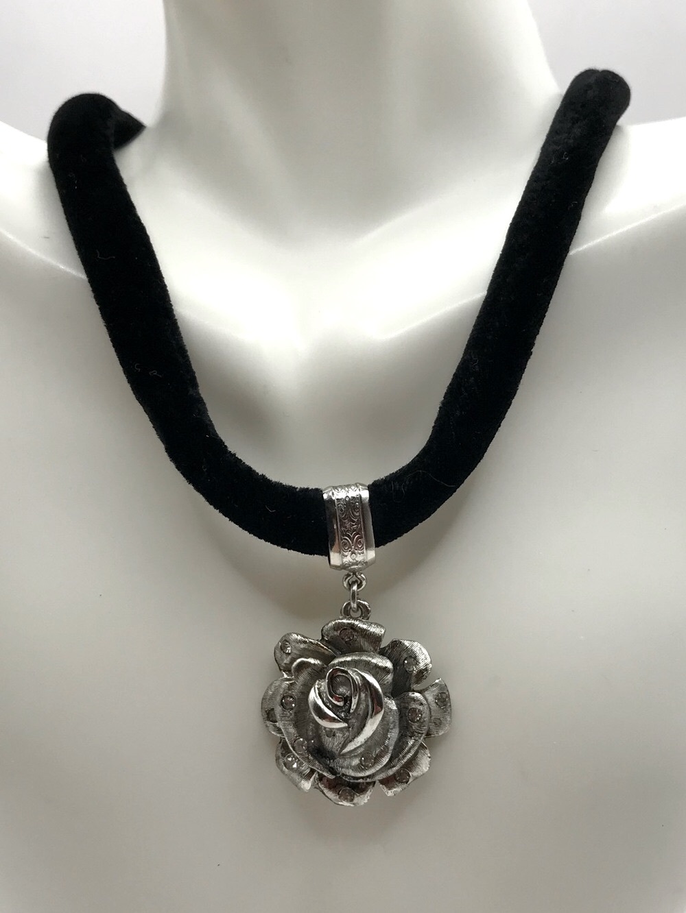 Vintage Silver-Tone Rose Pendant on Black Velvet Cord Choker Necklace